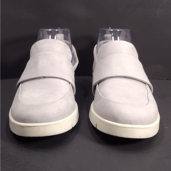 Other - Ecco  Women’s Gray Slip-On Shoes size 6 pre
Owned Exellent condition